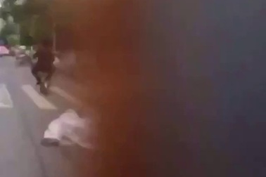 Video rước dâu bằng xe đạp điện gây xôn xao và cái kết bất ngờ