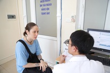 Cô gái Ukraina phát hiện ung thư cổ tử cung sớm nhờ khám định kỳ