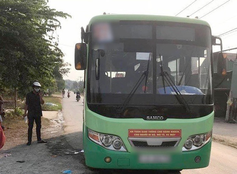 Nữ nhân viên xe buýt bị nam hành khách đâm chết - 1 Nữ nhân viên xe buýt bị nam hành khách đâm chết - 1