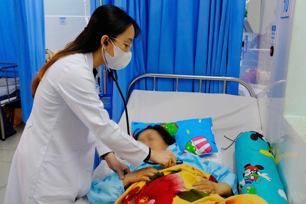 Người phụ nữ ở TPHCM bỗng cứng cổ, liên tục nôn ói nguy kịch khi đi vệ sinh - 3 Người phụ nữ ở TPHCM bỗng cứng cổ, liên tục nôn ói nguy kịch khi đi vệ sinh - 3