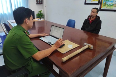 Đập phá hũ tro cốt của gia đình người tình vì ghen