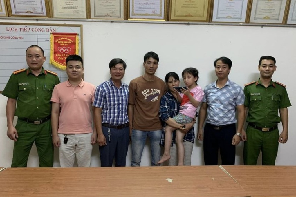 Bé gái đạp xe đi lạc hơn 50km từ Thanh Hóa đến Ninh Bình - 2 Bé gái đạp xe đi lạc hơn 50km từ Thanh Hóa đến Ninh Bình - 2