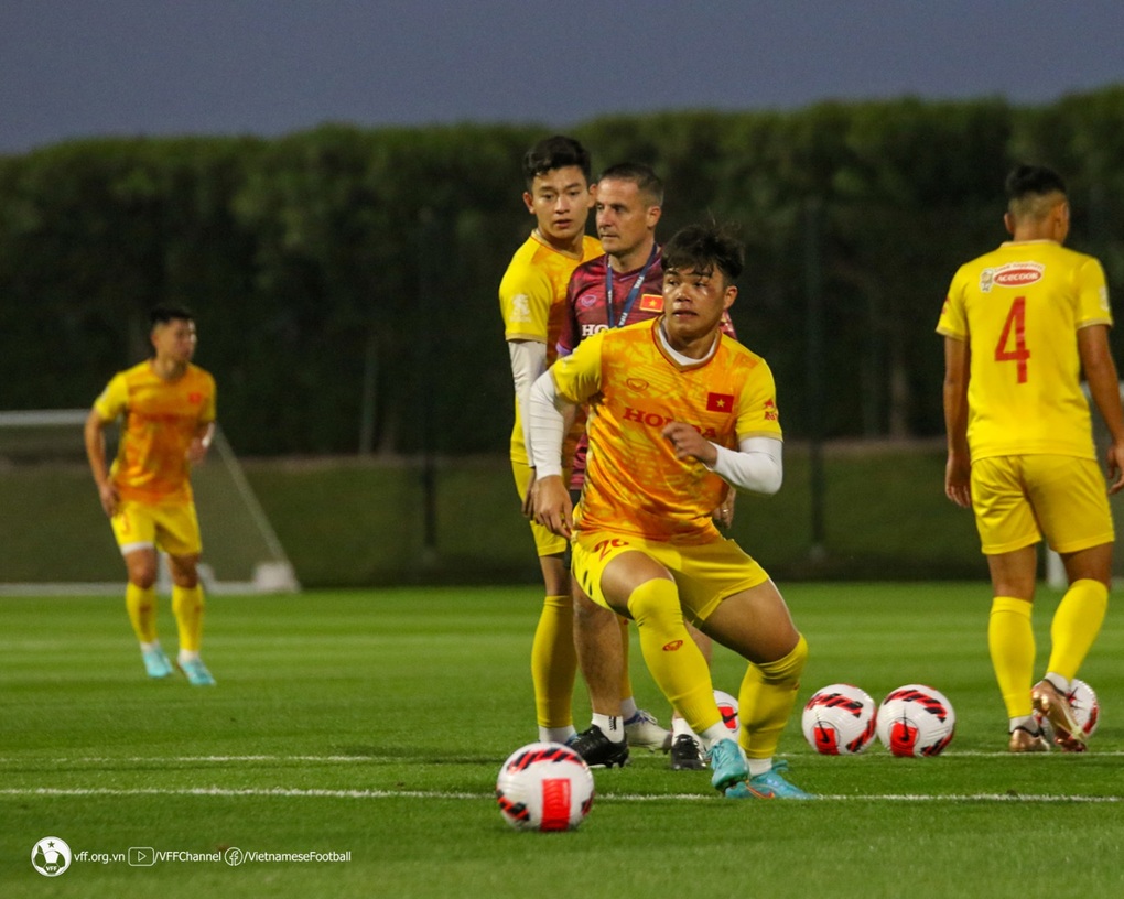 Văn Trường: HLV Philippe Troussier là người có cá tính rất mạnh - 4 Văn Trường: HLV Philippe Troussier là người có cá tính rất mạnh - 4