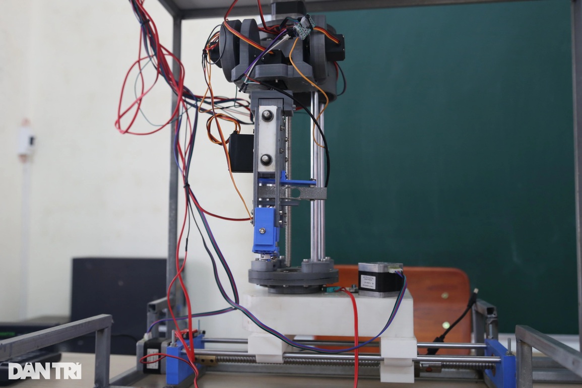 Học sinh chế tạo robot lấy mẫu xét nghiệm Covid-19 - 3 Học sinh chế tạo robot lấy mẫu xét nghiệm Covid-19 - 3