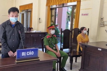 Níu kéo không thành, gã chồng mê bài bạc đâm vợ cũ nhiều nhát chí mạng