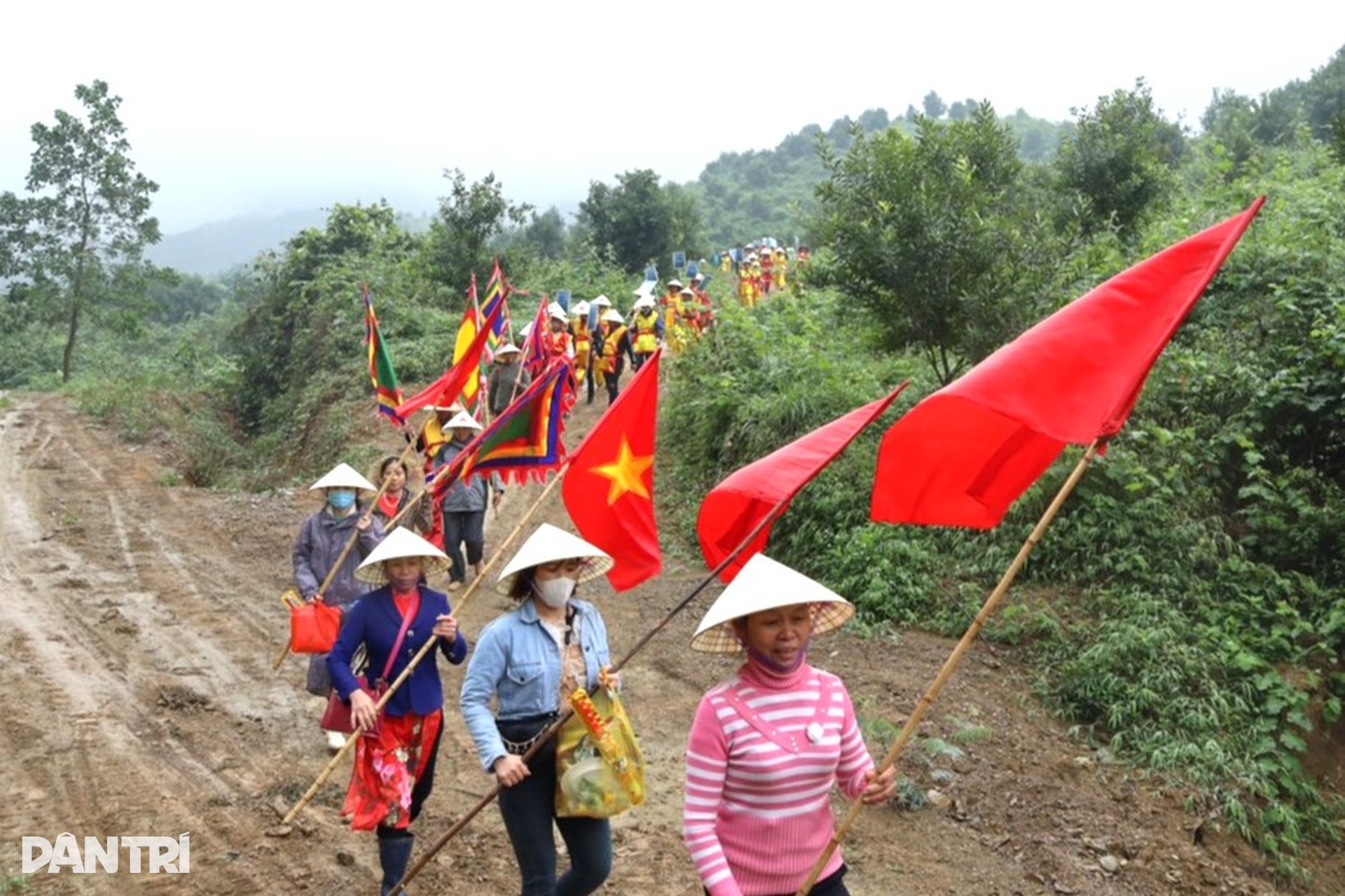 Kỳ lạ hang Cát Đùn báo hiệu điều may rủi trong năm - 1 Kỳ lạ hang Cát Đùn báo hiệu điều may rủi trong năm - 1