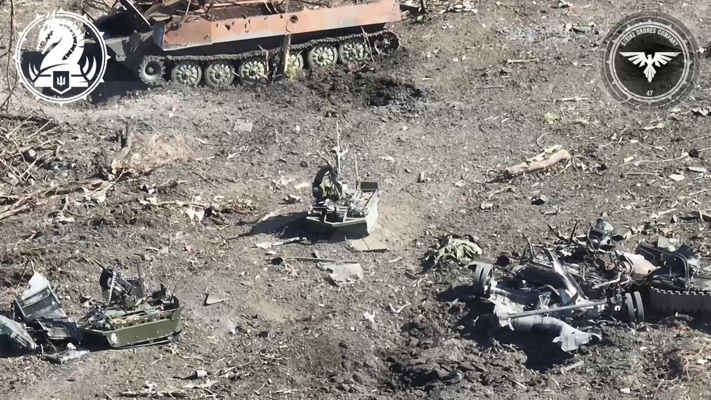 Cuộc đấu mặt đối mặt đầu tiên giữa UAV Ukraine và robot chiến đấu Nga - 1 Cuộc đấu mặt đối mặt đầu tiên giữa UAV Ukraine và robot chiến đấu Nga - 1