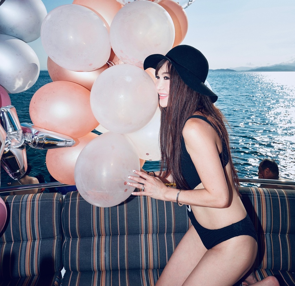 Phan Kim Liên đẹp nhất màn ảnh diện áo tắm, khoe eo thon đón tuổi 56 - 10 Phan Kim Liên đẹp nhất màn ảnh diện áo tắm, khoe eo thon đón tuổi 56 - 10