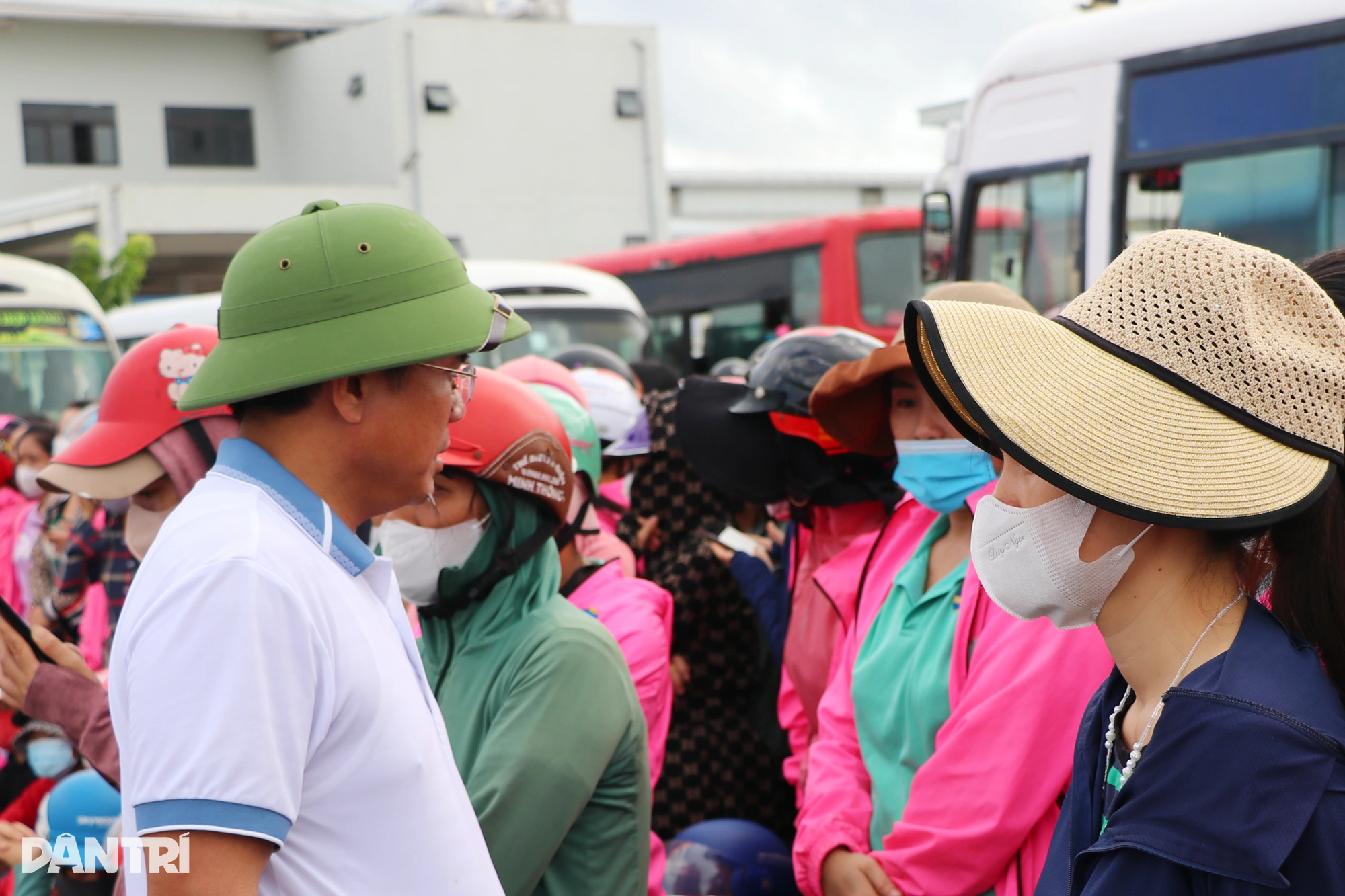 5.000 εργαζόμενοι σταμάτησαν να εργάζονται: Αυξημένο επίδομα τροφίμων, μπόνους παραγωγής - 2 5.000 công nhân ngừng việc: Tăng tiền ăn, mức thưởng sản lượng - 2