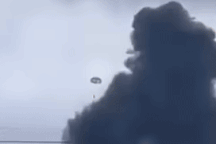 Thời khắc phi công nhảy dù thoát nạn trước khi máy bay rơi ở Quảng Nam