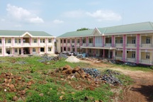 Nghịch lý: Trường tiền tỷ bỏ không, học sinh đi bộ hơn 10km đến trường