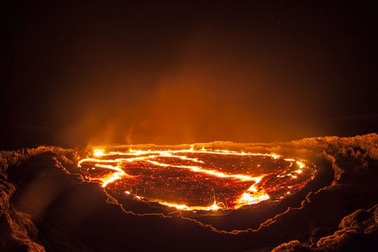 Rợn người hình ảnh núi lửa mở toang "cánh cổng dẫn tới địa ngục"