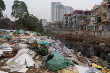 Rác thải bủa vây dọc dự án chống ngập hơn 7.400 tỷ ở Hà Nội