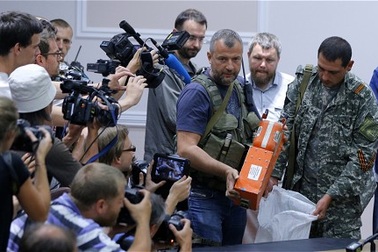 MH17: Quân nổi dậy Ukraine trao hộp đen cho Malaysia