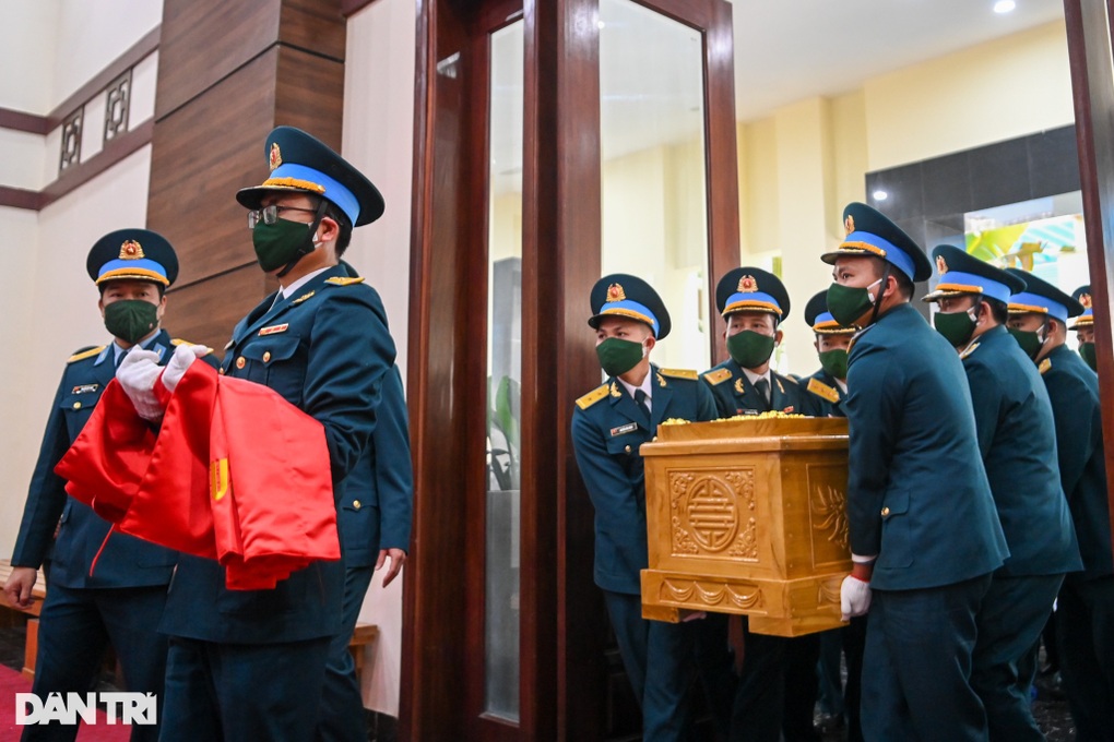 Truy tặng phi công Trần Ngọc Duy Huân chương Bảo vệ Tổ quốc hạng Ba - 2 Truy tặng phi công Trần Ngọc Duy Huân chương Bảo vệ Tổ quốc hạng Ba - 2