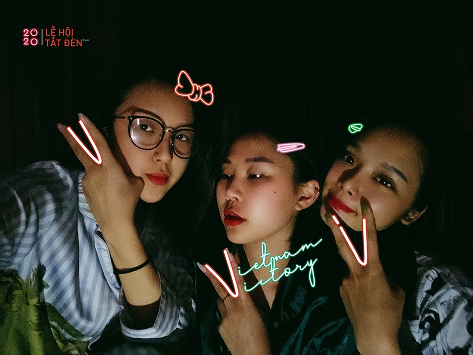 Bạn trẻ truyền thông điệp “Việt Nam chiến thắng” trong Giờ Trái đất khác lạ - 7 Bạn trẻ truyền thông điệp “Việt Nam chiến thắng” trong Giờ Trái đất khác lạ - 7