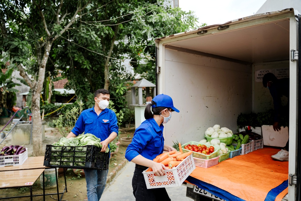 “Phiên chợ 0 đồng” hỗ trợ các hộ khó khăn do Covid-19 - 4