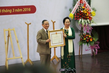 Hiệu trưởng đại học tư thục đầu tiên nhận danh hiệu Anh hùng lao động