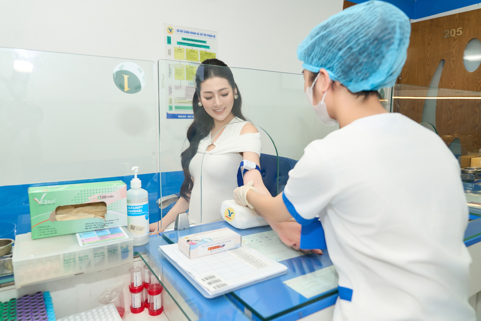 Á hậu Tú Anh xét nghiệm sàng lọc trước sinh NIPT tại MEDLATEC - 3 Á hậu Tú Anh xét nghiệm sàng lọc trước sinh NIPT tại MEDLATEC - 3