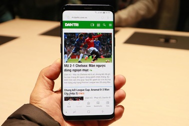 Trên tay Samsung Galaxy S9 có thể tự thay đổi khẩu độ vừa ra mắt