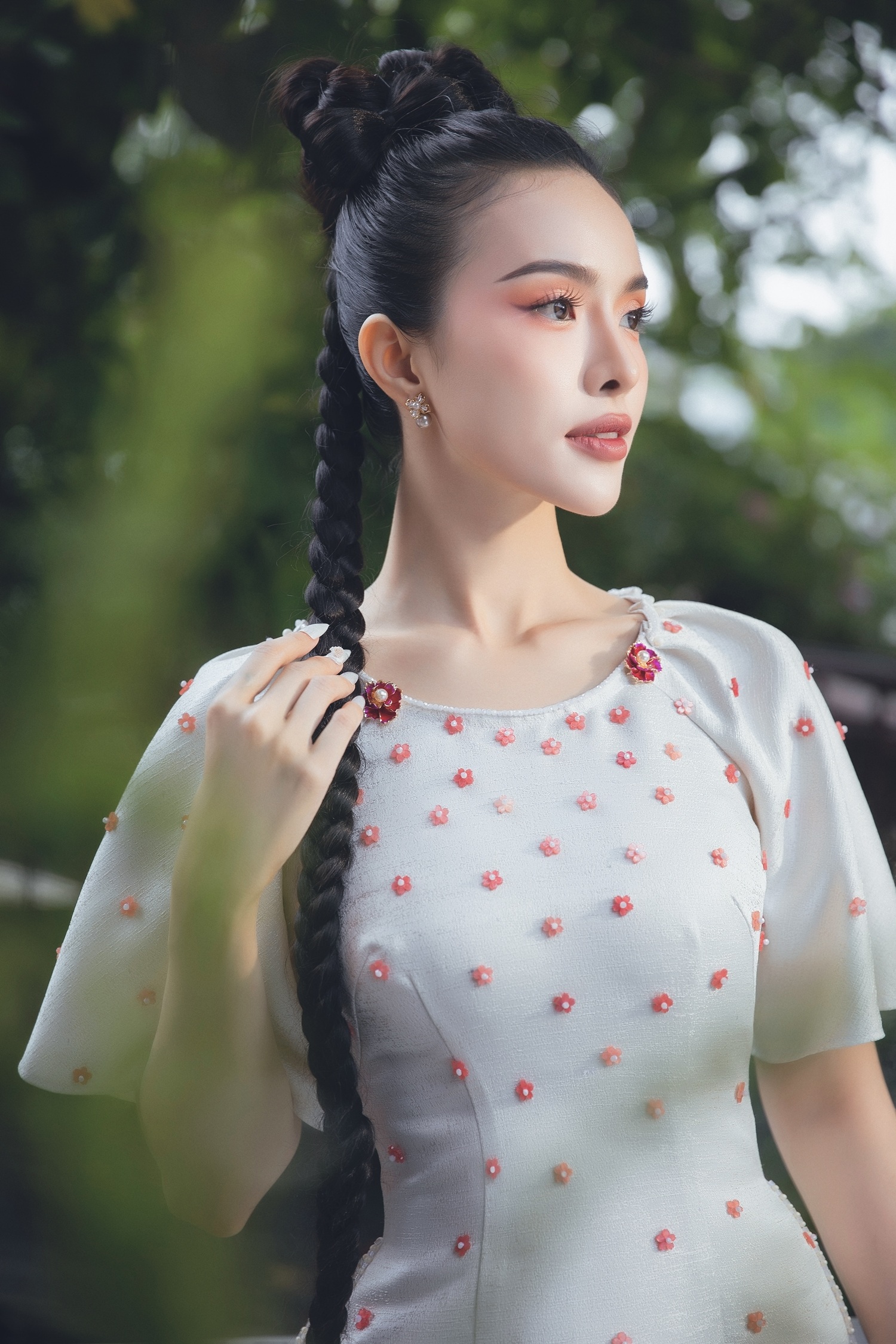 Á hậu Hạnh Nguyên diện áo dài gợi cảm đón xuân - 1 Á hậu Hạnh Nguyên diện áo dài gợi cảm đón xuân - 1