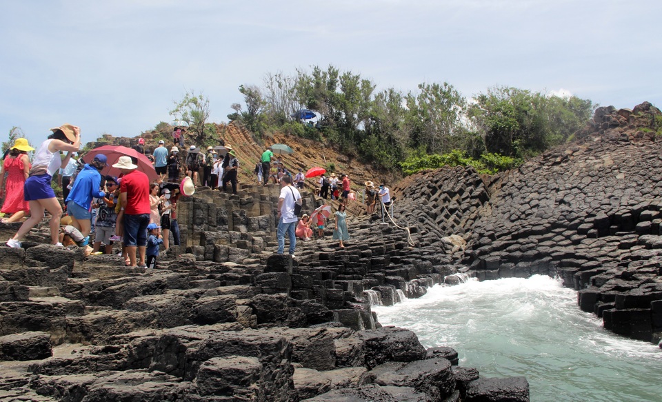 Phú Yên “đóng cửa” tất cả điểm tham quan du lịch để chống dịch Covid-19 - 3