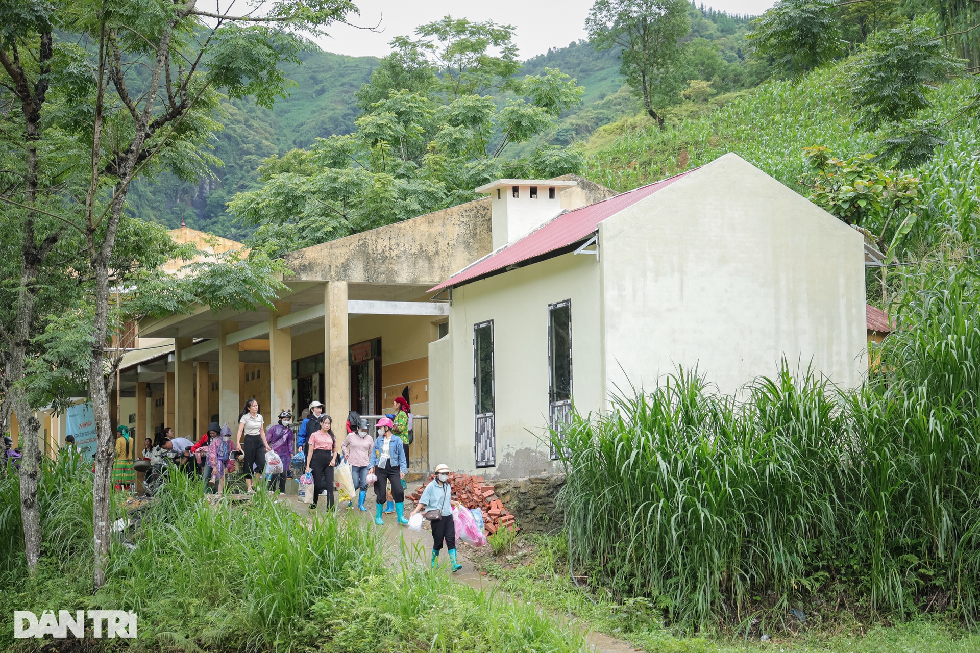 Khánh thành phòng học Dân trí Nặm Pục và 5 ngôi nhà Nhân ái tại Cao Bằng - 3 Khánh thành phòng học Dân trí Nặm Pục và 5 ngôi nhà Nhân ái tại Cao Bằng - 3