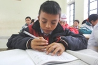 Bất ngờ gặp cậu học sinh “tí hon” cứu 2 người trong lũ dữ