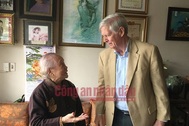 Giây phút nghẹn ngào bên mộ anh hùng liệt sĩ Đặng Thùy Trâm của cựu binh Mỹ
