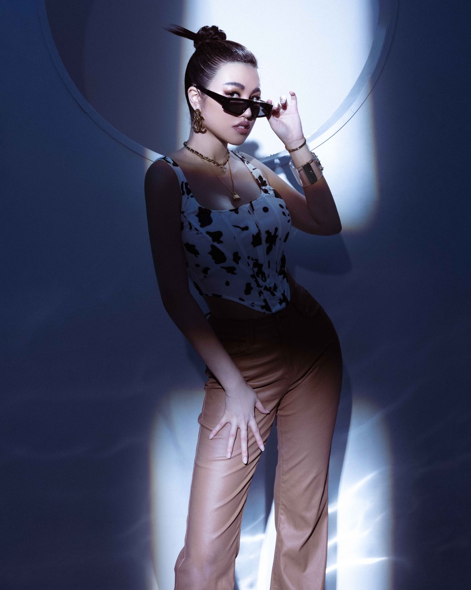 Emily Hồng Nhung tái xuất xinh đẹp - 6 Emily Hồng Nhung tái xuất xinh đẹp - 6
