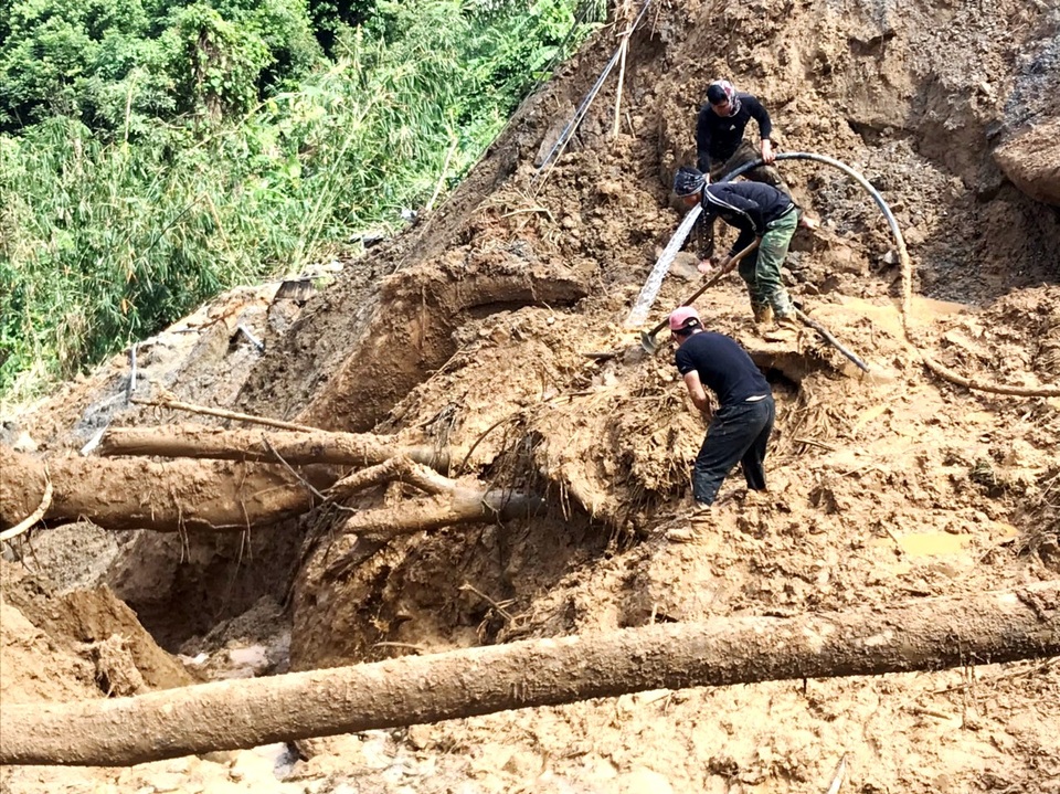 Tìm thấy thêm 2 thi thể ở Phước Sơn, tăng cường tìm kiếm ở Trà Leng - 1 Tìm thấy thêm 2 thi thể ở Phước Sơn, tăng cường tìm kiếm ở Trà Leng - 1