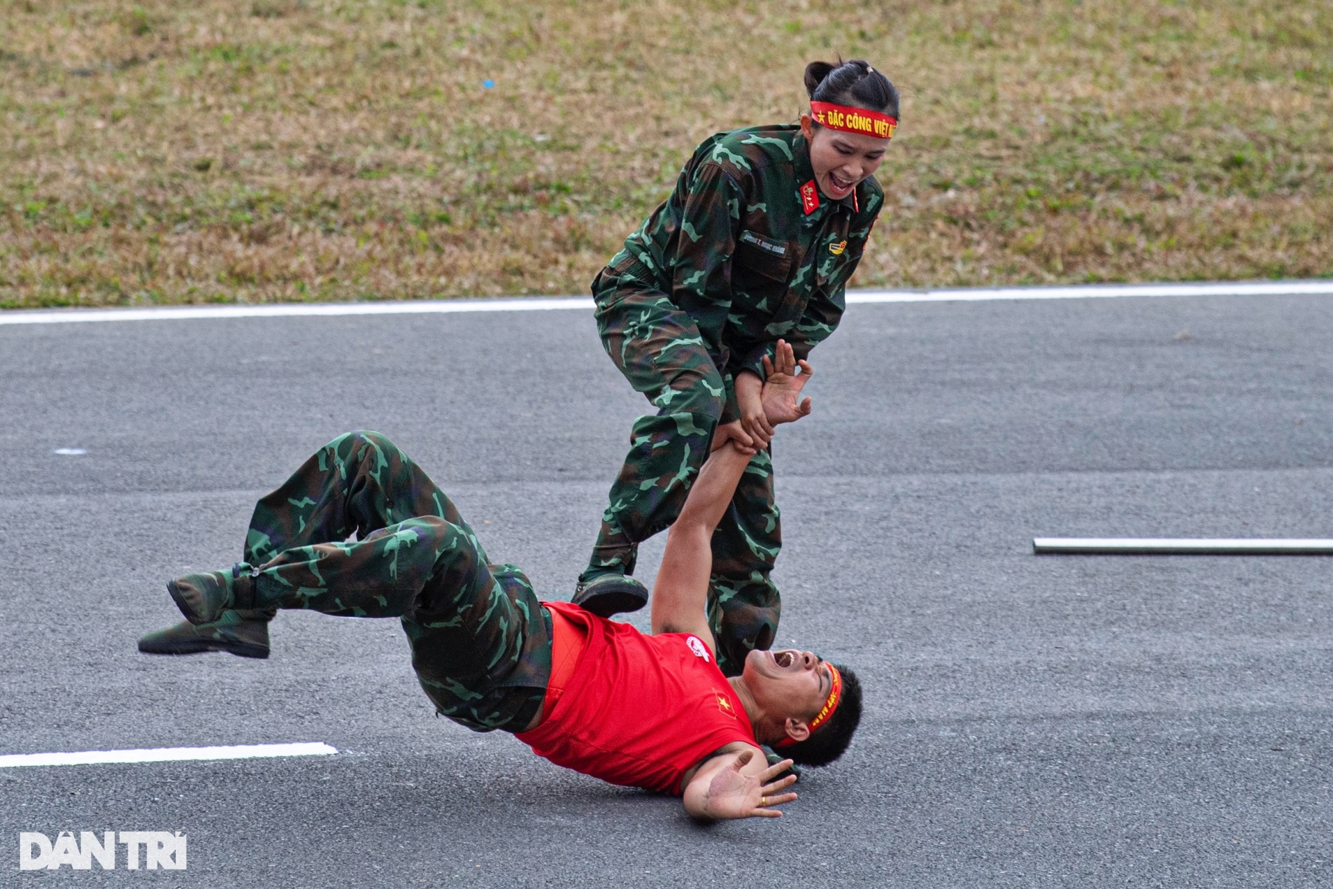 Ấn tượng hình ảnh Lễ Bế mạc Giải bắn súng quân dụng Lục quân các nước ASEAN - 11 Ấn tượng hình ảnh Lễ Bế mạc Giải bắn súng quân dụng Lục quân các nước ASEAN - 11