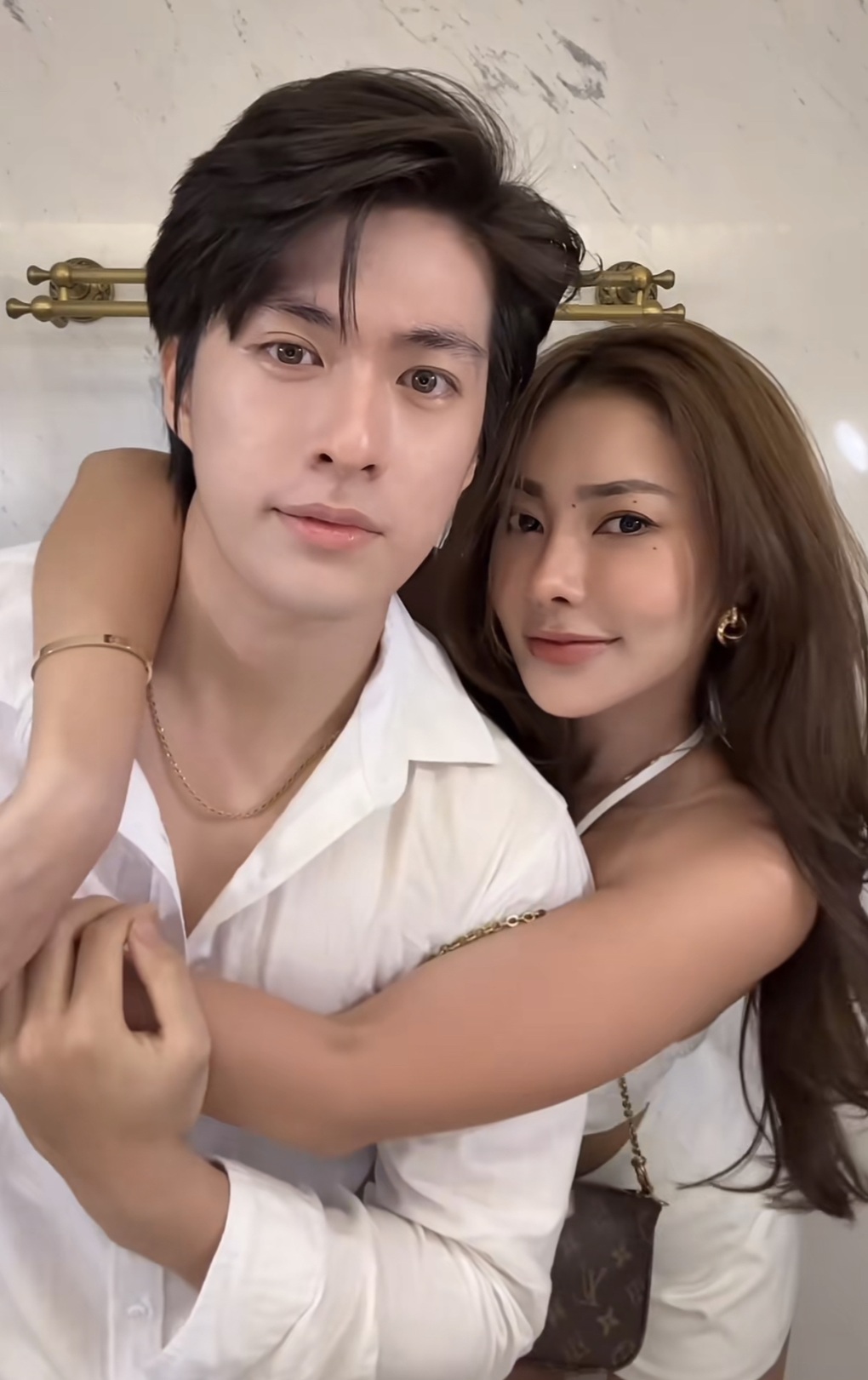 Chuyện tình hot girl Thái Lan tán đổ trai Việt kém 9 tuổi giờ ra sao? - 3 Chuyện tình hot girl Thái Lan tán đổ trai Việt kém 9 tuổi giờ ra sao? - 3