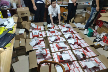 Kiếm "tiền tỷ" nhờ làm giả hơn 7.000 điện thoại Huawei ở Trung Quốc
