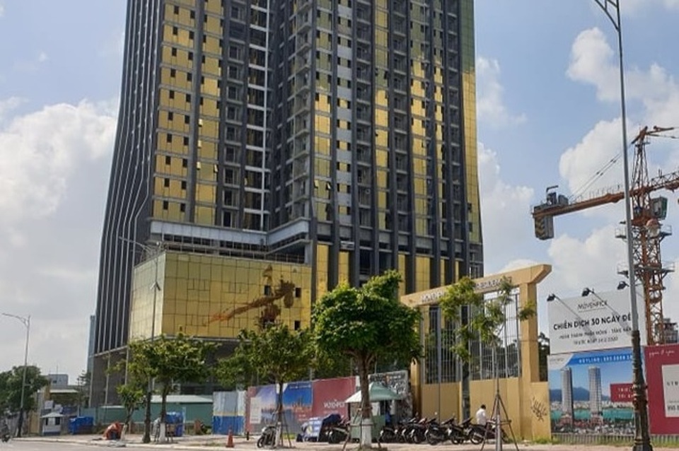 Đà Nẵng: Nhiều cao ốc “dát vàng” gây chói mắt - 3 Đà Nẵng: Nhiều cao ốc “dát vàng” gây chói mắt - 3