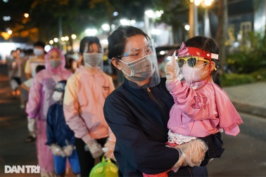 Phong tỏa 14 block chung cư Ehome-3 ở TPHCM, lấy mẫu xét nghiệm 7.600 dân