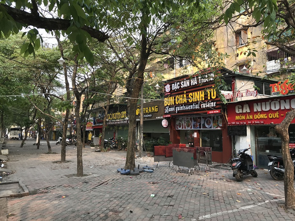 Tránh dịch Covid-19, hàng quán Hà Nội đồng loạt đóng cửa, chỉ nhận ship - 1 Tránh dịch Covid-19, hàng quán Hà Nội đồng loạt đóng cửa, chỉ nhận ship - 1
