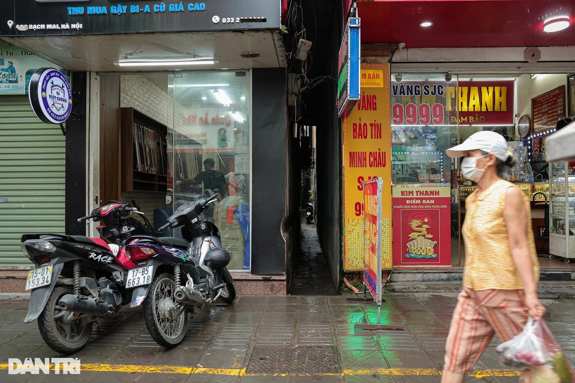 Ngõ siêu nhỏ ở Hà Nội: Nhà 6 tỷ đồng, phải khoét tường xe mới đi vừa - 1 Ngõ siêu nhỏ ở Hà Nội: Nhà 6 tỷ đồng, phải khoét tường xe mới đi vừa - 1