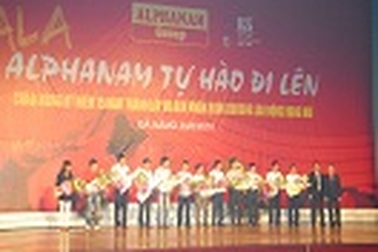 Tôn vinh khách hàng dịp 15 năm thành lập Alphanam