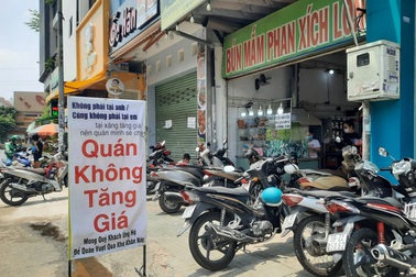 "Không phải tại anh, không phải tại em, tại xăng tăng giá nên mình sẻ chia"