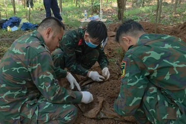 Phát hiện 2 hài cốt liệt sĩ ở rừng tràm, nghi là bộ đội hy sinh tại Lào