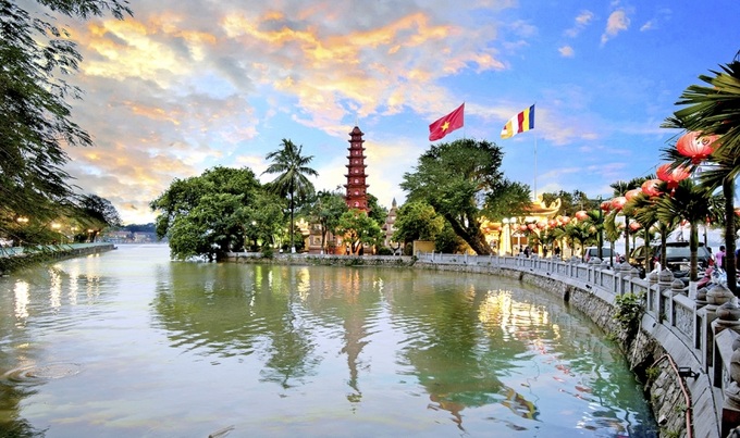 Tác phẩm Chùa Trấn Quốc.