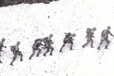 Binh sĩ Trung Quốc bị chứng say độ cao khi đóng quân ở Tây Tạng