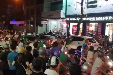 Đoạn clip ghi lại vụ xe của Nguyễn Thành Lộc đẩy đít xe anh N. chạy