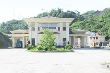 Bắt 3 cán bộ hải quan Cửa khẩu quốc tế Nậm Cắn