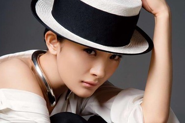 Dương Mịch vẫn quyến rũ dù giả làm nam giới