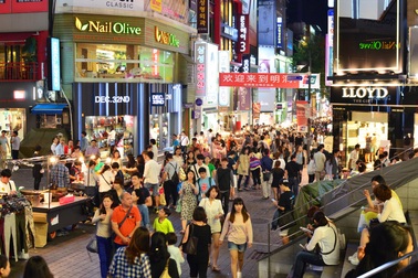 Giàu lên nhanh chóng, người Việt sẵn sàng chi tiền đi du lịch để mua hàng hiệu