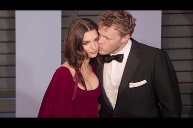 Emily Ratajkowski tình tứ bên chồng