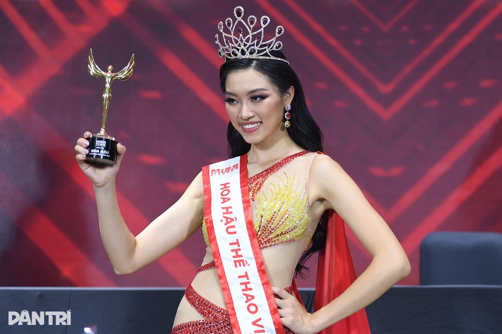 Tân Hoa hậu Thể thao Việt Nam 2022 phản hồi về clip liên quan đến bóng cười - 1