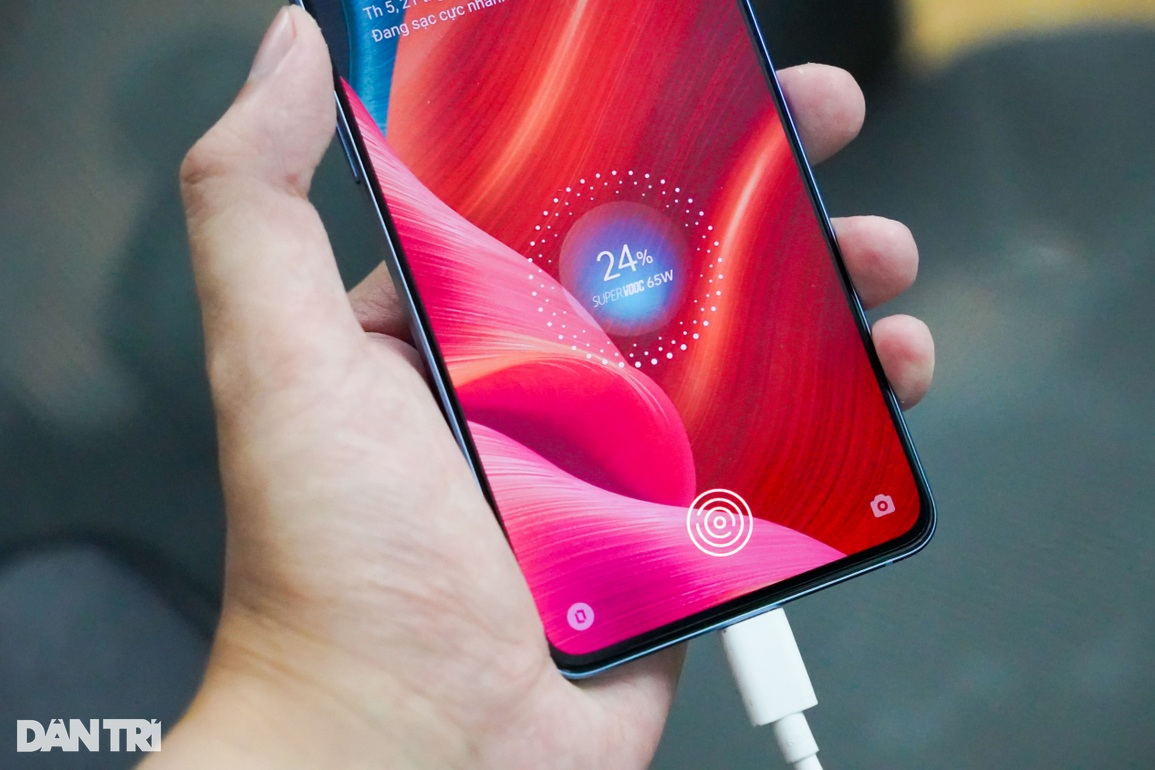 Cận cảnh Oppo Reno7 Pro 5G - Đối thủ của iPhone 13, Xiaomi 12 - 9 Cận cảnh Oppo Reno7 Pro 5G - Đối thủ của iPhone 13, Xiaomi 12 - 9